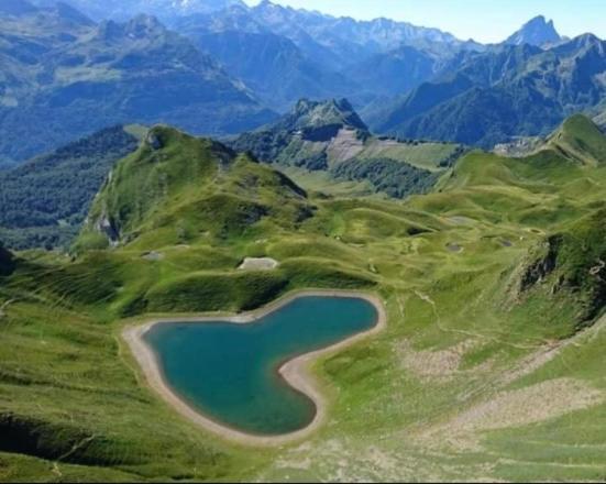 La Suite Unique - Le Jardin Sur Les Pyrenees- Vue Panoramique Montagne -Jardin Cloture Prive De 100M2-Parking-Linge De Lit Et Serviettes Compris- Bielle Extérieur photo